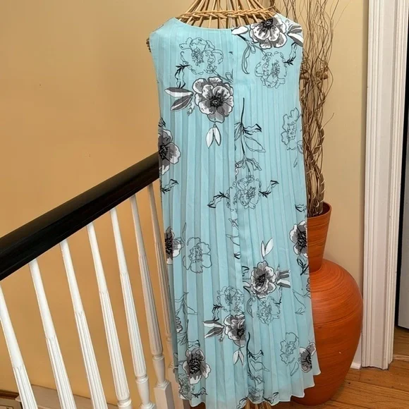 Fair Lady NWT blue dress with gray white black flowers - Picture 4 of 10